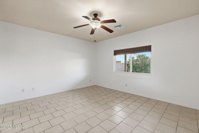 37 E Calle Trona, Green Valley, AZ 85614