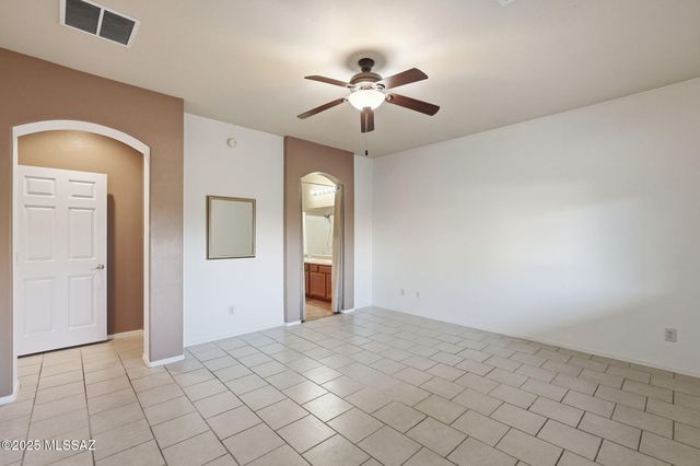 37 E Calle Trona, Green Valley, AZ 85614