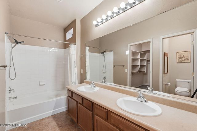 37 E Calle Trona, Green Valley, AZ 85614