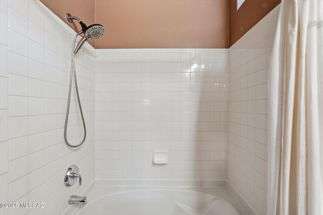 37 E Calle Trona, Green Valley, AZ 85614