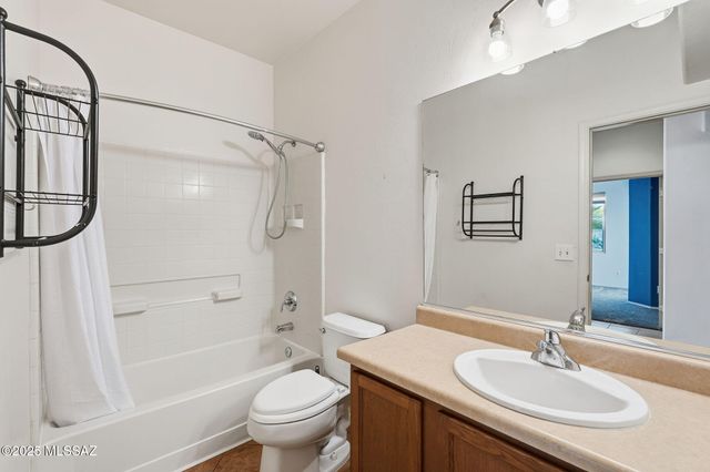 37 E Calle Trona, Green Valley, AZ 85614