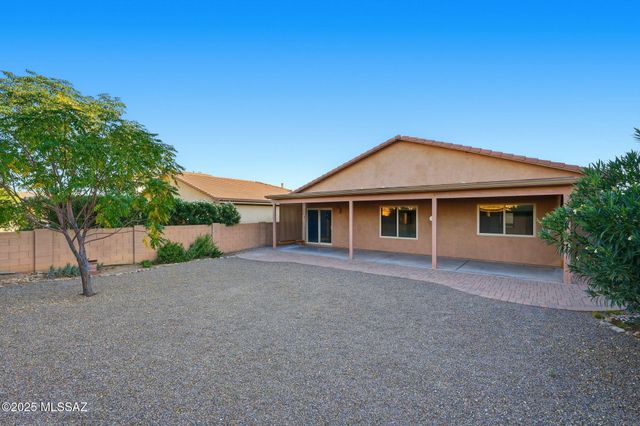 37 E Calle Trona, Green Valley, AZ 85614