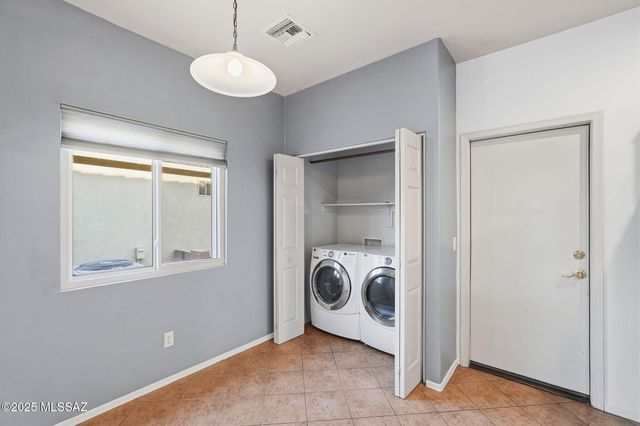 37 E Calle Trona, Green Valley, AZ 85614