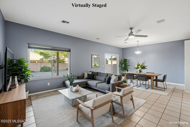 37 E Calle Trona, Green Valley, AZ 85614