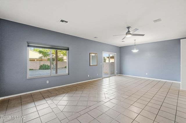 37 E Calle Trona, Green Valley, AZ 85614