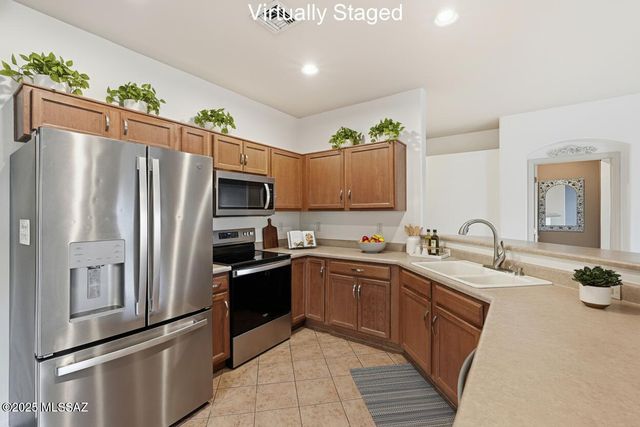 37 E Calle Trona, Green Valley, AZ 85614