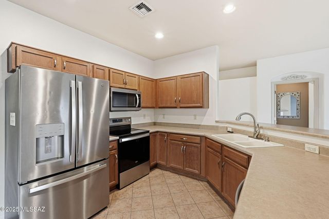 37 E Calle Trona, Green Valley, AZ 85614