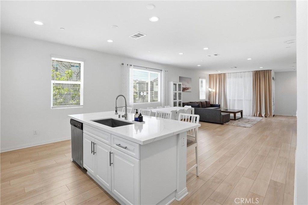 916 E 3RD ST, Santa Ana, CA 92701 — photo 4
