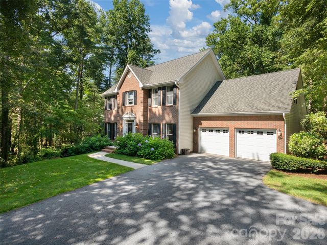 306 Red Fox Circle, Asheville, NC 28803