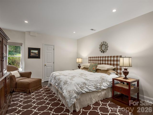 306 Red Fox Circle, Asheville, NC 28803
