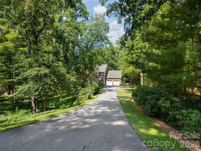 306 Red Fox Circle, Asheville, NC 28803