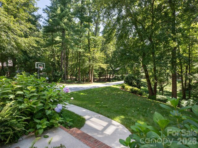 306 Red Fox Circle, Asheville, NC 28803