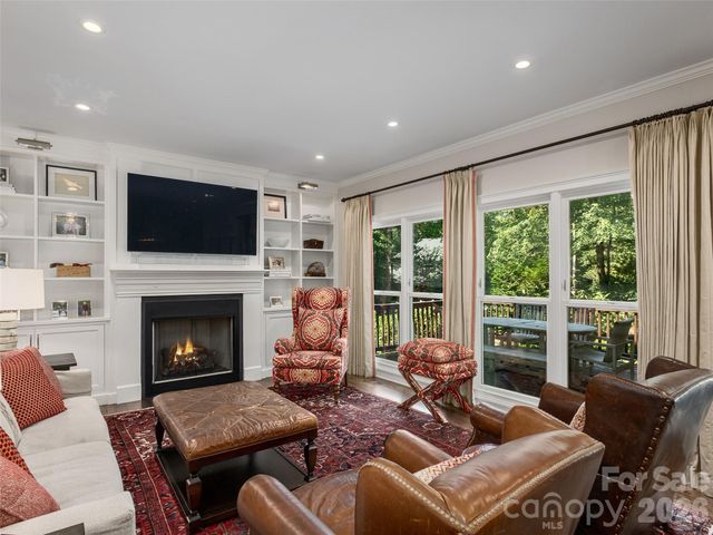 306 Red Fox Circle, Asheville, NC 28803