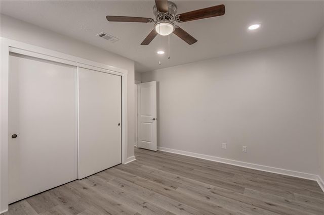 2401 Sycamore Avenue E2, Huntsville, TX 77340