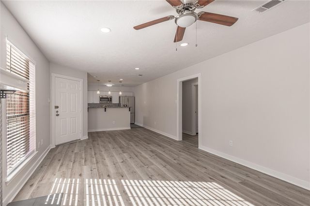 2401 Sycamore Avenue E2, Huntsville, TX 77340