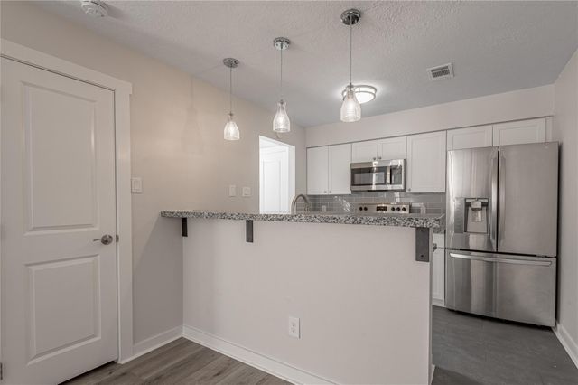 2401 Sycamore Avenue E2, Huntsville, TX 77340