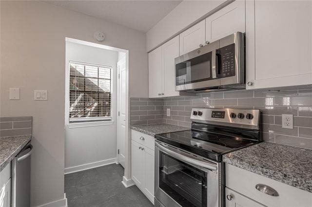 2401 Sycamore Avenue E2, Huntsville, TX 77340