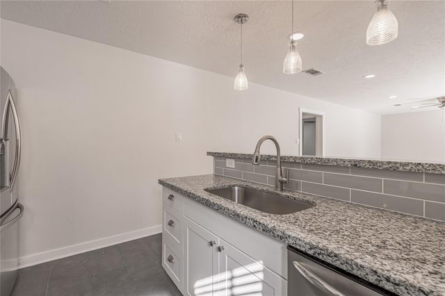 2401 Sycamore Avenue E2, Huntsville, TX 77340