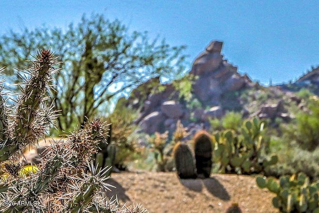 2044 E SMOKETREE Drive, Carefree, AZ 85377