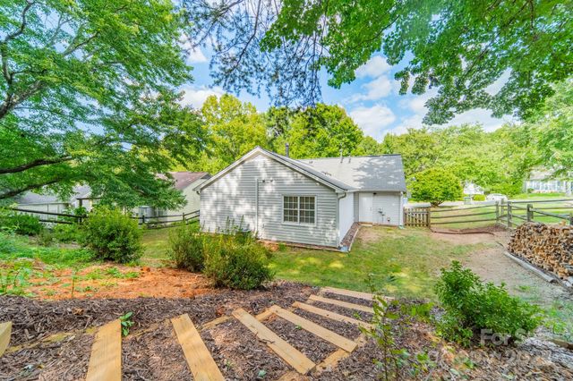 13826 Eden Court, Pineville, NC 28134
