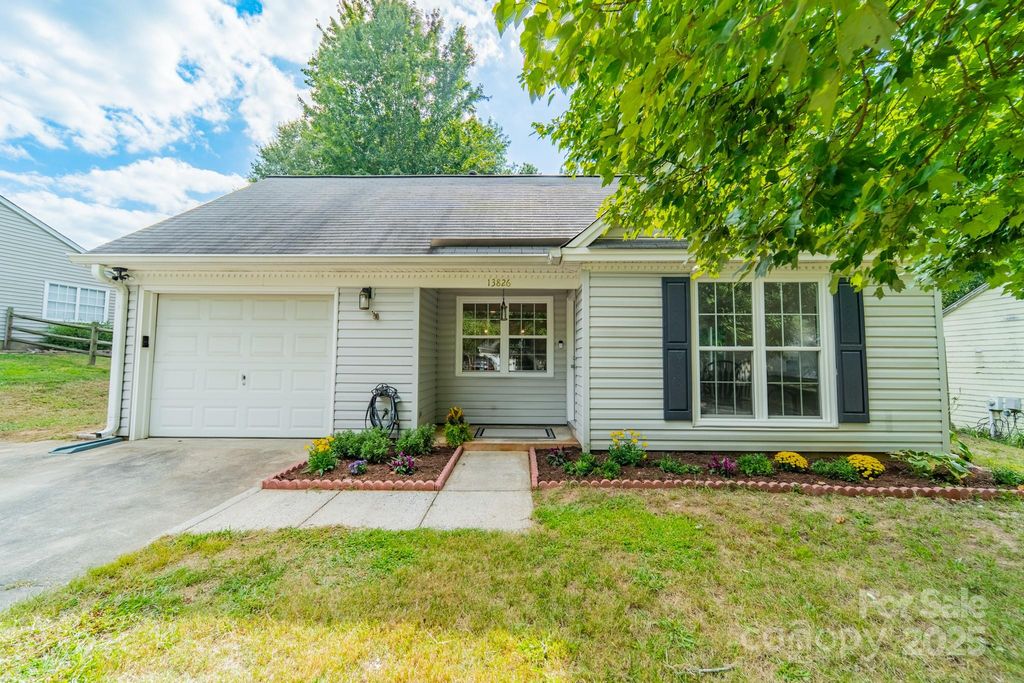 13826 Eden Court, Pineville, NC 28134