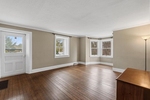 2237 Washington AVENUE, Cedarburg, WI 53012