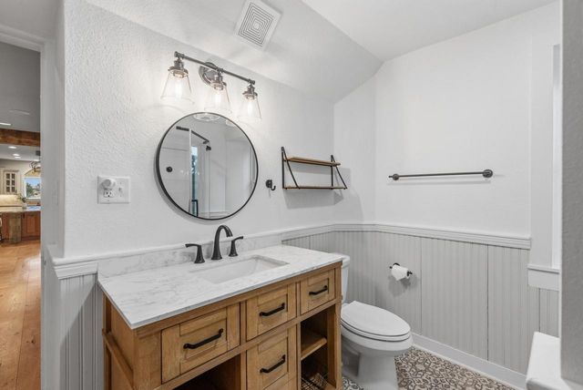 2237 Washington AVENUE, Cedarburg, WI 53012