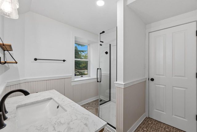 2237 Washington AVENUE, Cedarburg, WI 53012