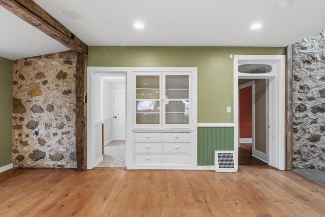 2237 Washington AVENUE, Cedarburg, WI 53012