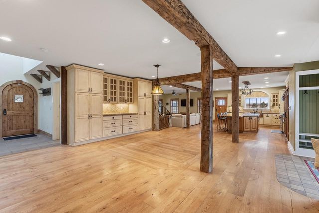 2237 Washington AVENUE, Cedarburg, WI 53012