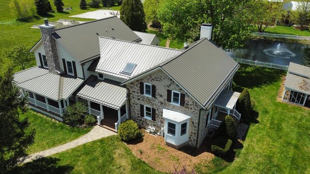 2237 Washington AVENUE, Cedarburg, WI 53012