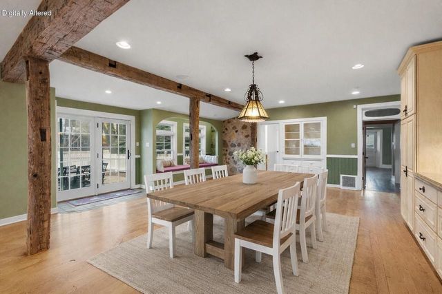 2237 Washington AVENUE, Cedarburg, WI 53012