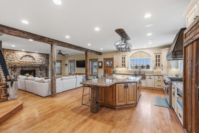 2237 Washington AVENUE, Cedarburg, WI 53012