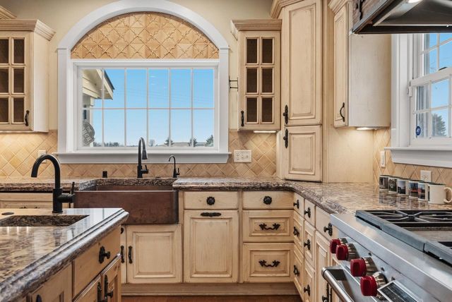 2237 Washington AVENUE, Cedarburg, WI 53012