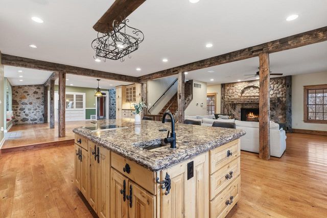 2237 Washington AVENUE, Cedarburg, WI 53012