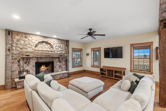 2237 Washington AVENUE, Cedarburg, WI 53012