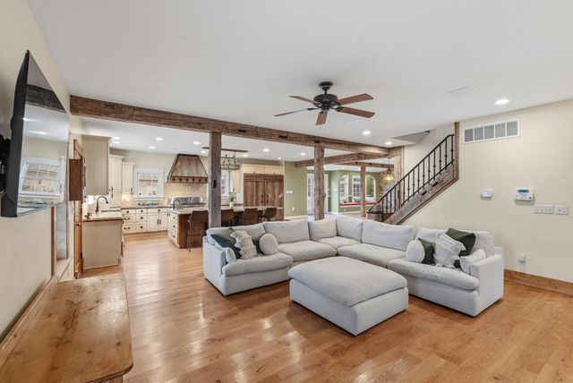 2237 Washington AVENUE, Cedarburg, WI 53012