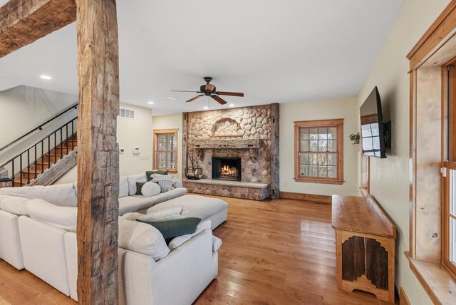 2237 Washington AVENUE, Cedarburg, WI 53012