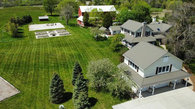 2237 Washington AVENUE, Cedarburg, WI 53012