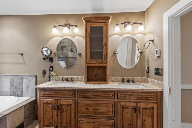 2237 Washington AVENUE, Cedarburg, WI 53012