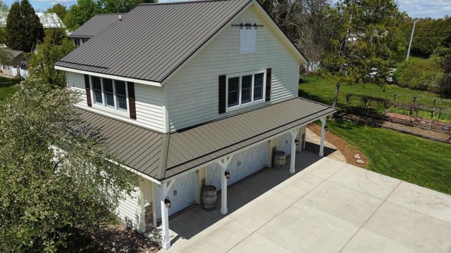 2237 Washington AVENUE, Cedarburg, WI 53012