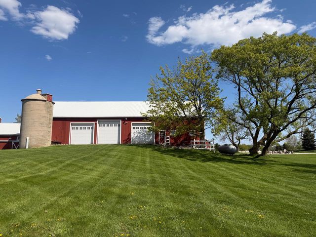 2237 Washington AVENUE, Cedarburg, WI 53012