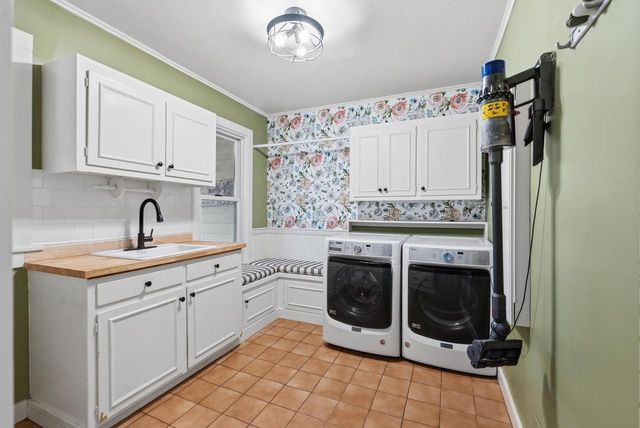 2237 Washington AVENUE, Cedarburg, WI 53012