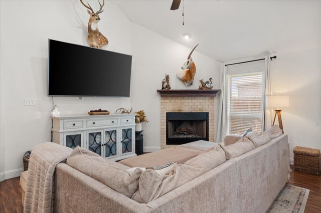 1815 Clearbrook Lane, Corsicana, TX 75110