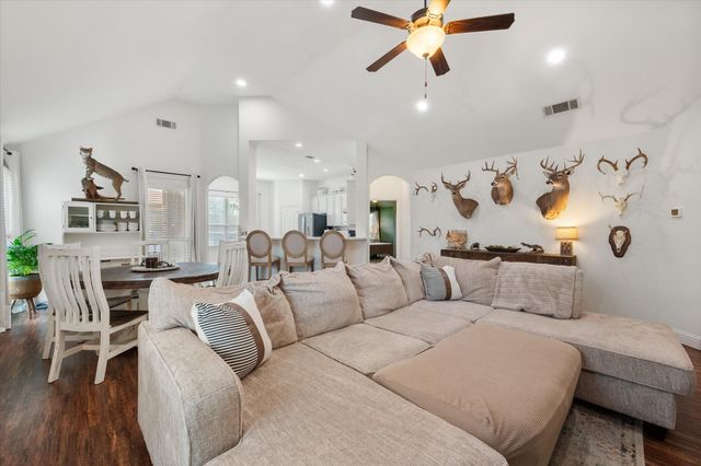 1815 Clearbrook Lane, Corsicana, TX 75110