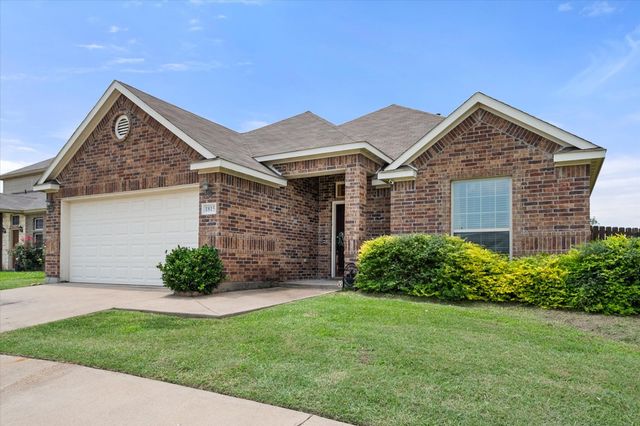 1815 Clearbrook Lane, Corsicana, TX 75110