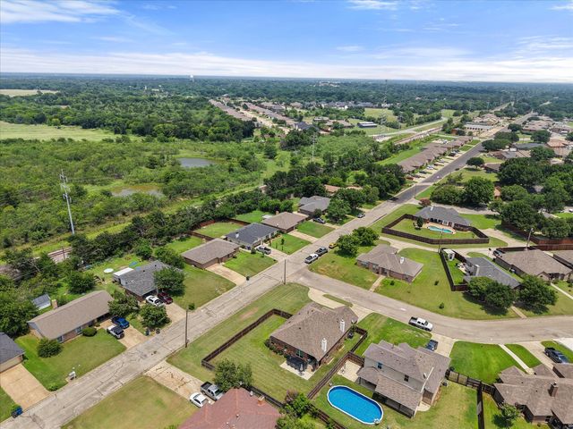1815 Clearbrook Lane, Corsicana, TX 75110