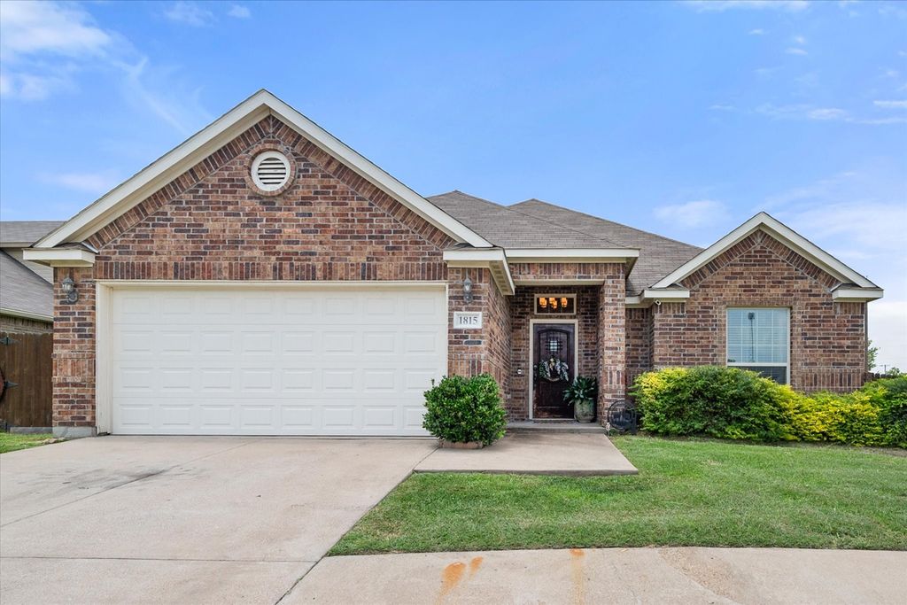 1815 Clearbrook Lane, Corsicana, TX 75110