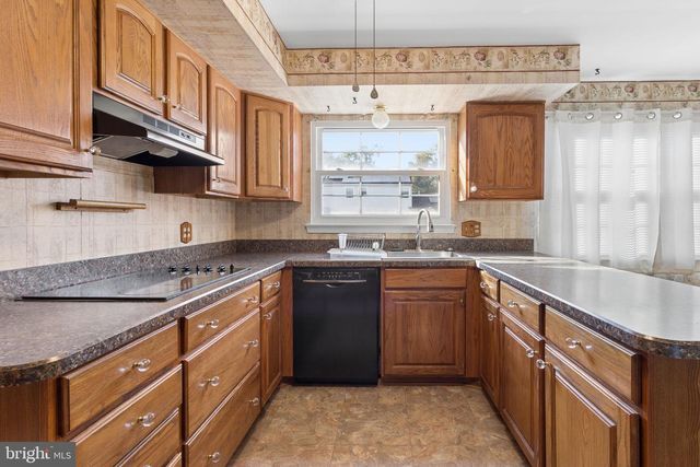 4 OVERINGTON AVE, Marlton, NJ 08053