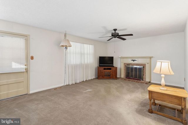 4 OVERINGTON AVE, Marlton, NJ 08053